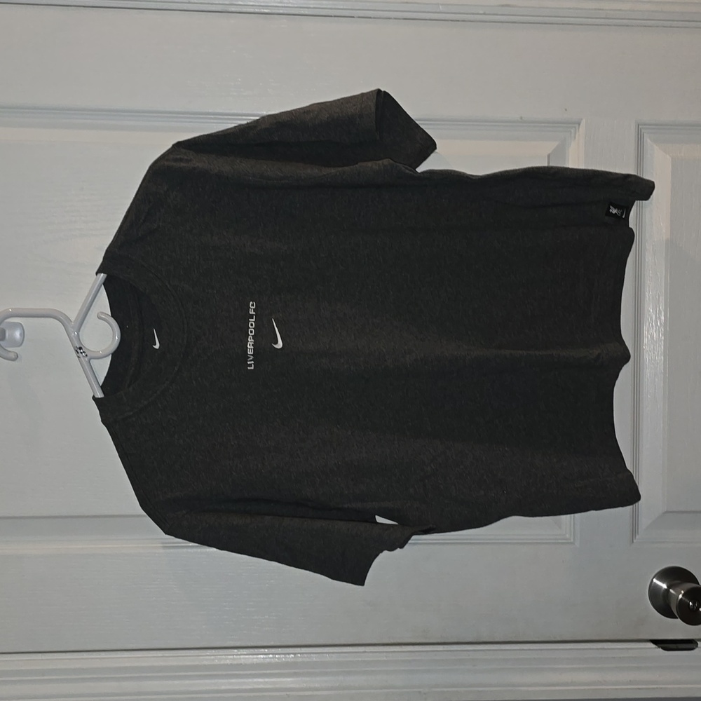 The Nike Tee Loose Fit Women's Small Liver Pool FC T-Shirt New w/out Tags!